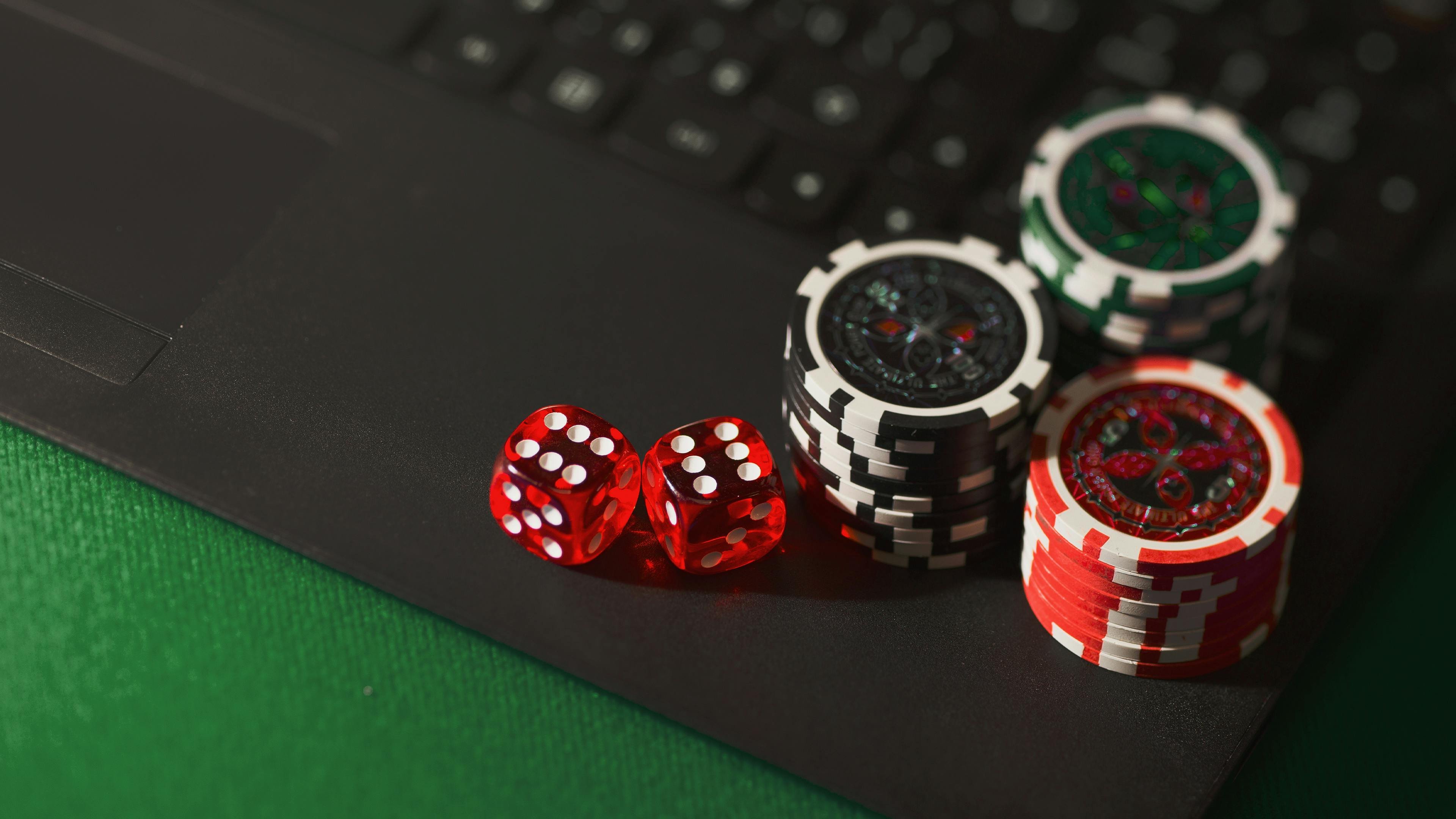 Người chơi Việt Nam truy cập casino trực tuyến so66 trên điện thoại di động